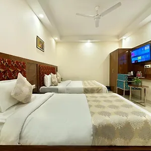 ホテル Emblem Suites- Near Delhi Airport, ニューデリー